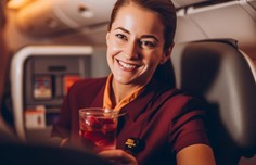 zarobki-i-wymagania-na-stanowisku-stewardessy